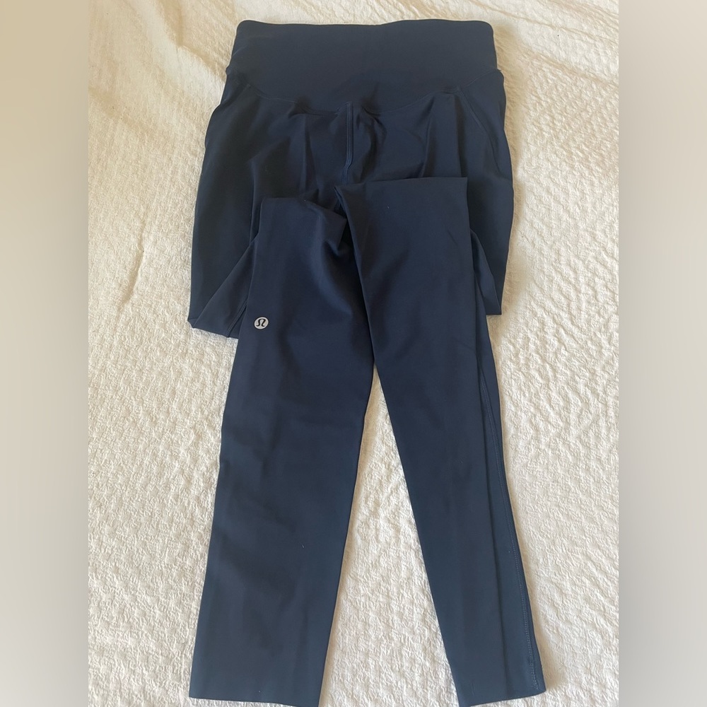 Lululemon Navy Leggings Size 6 Full Length 28 inch